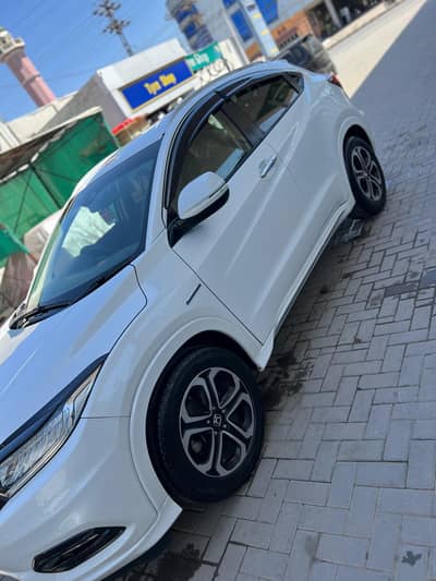 Honda Vezel 2019 ( Import 2024 ) Total Genuine White Colour