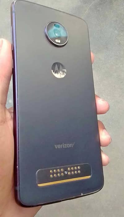 moto z4 4/128 indisply fingerprint  saff sutra set hai patch hojayga