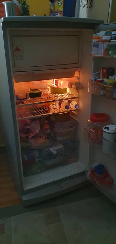 WAVES REFRIGERATOR, Bohat kam use hua hay,  gas fillep ho gi