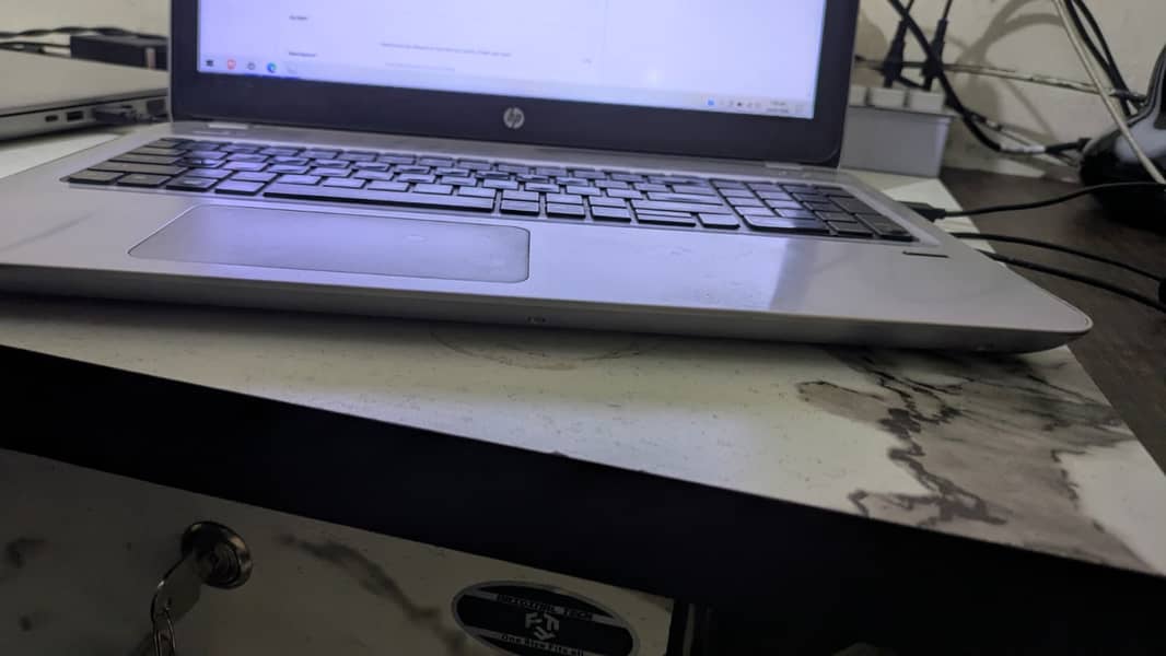 LAPTOP 4