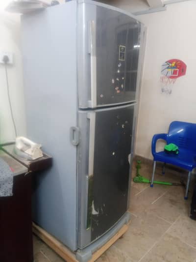 Dawlance Refrigerator 14 cubic feet perfect working free stand.