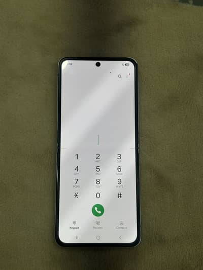 Am selling my Samsung Z3 flip pin dotted No open No repair