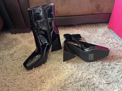 high heels italian Chelsea  size 8 long zipper shoes last pair