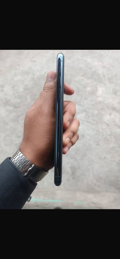 iPhone 11 pro max 256 dual approved battery health 76