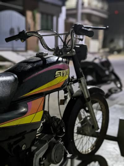 bike for sale condition 10 by 10 ek rupa Kam nhi ha lo or chalao