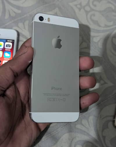 iphone 5S 64GB full box my Whatsapp no O349OO36896