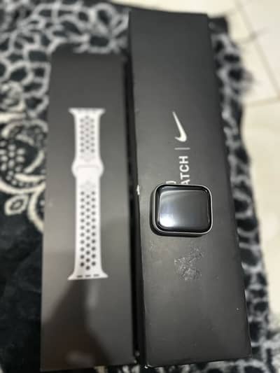 Series 5 44m nike edition apple watch gps