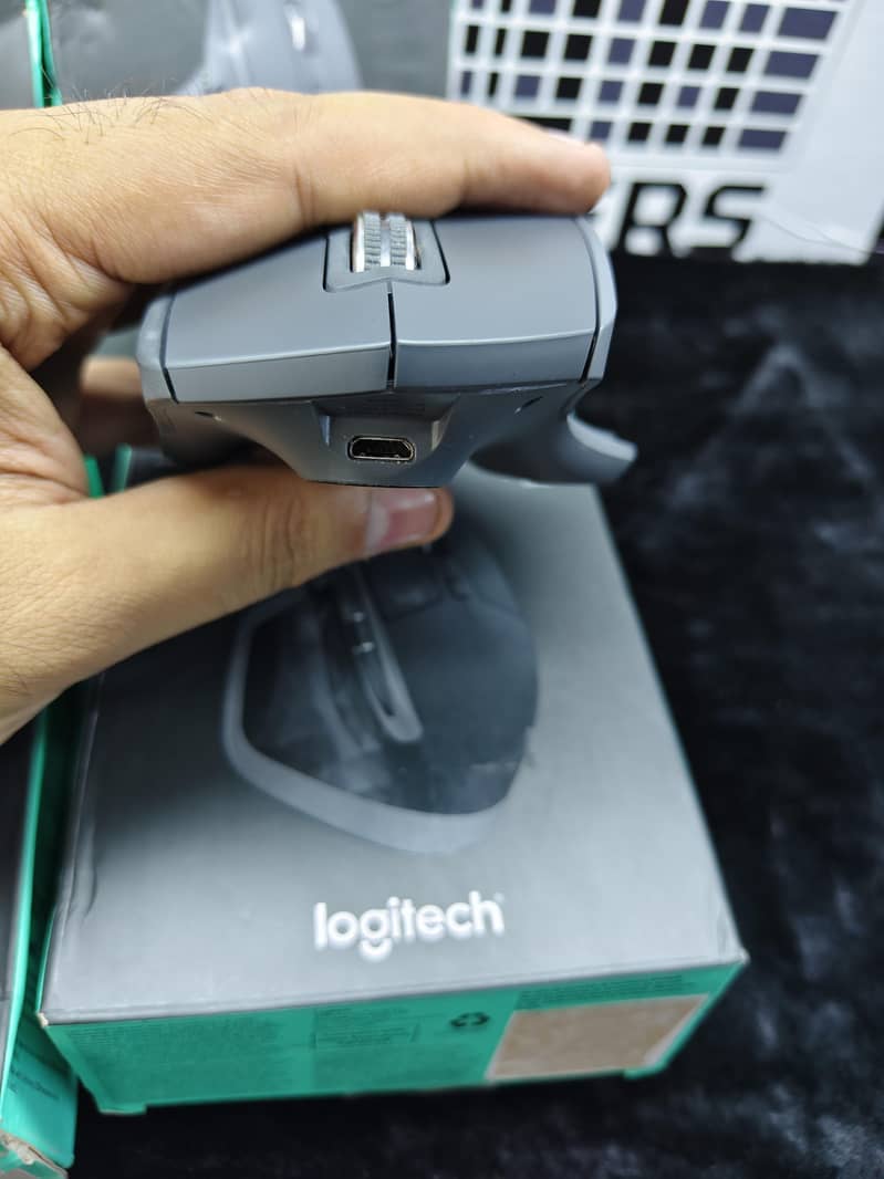 Logitech Mx Master 2s mouse Bluetooth wireless rechargeable 2