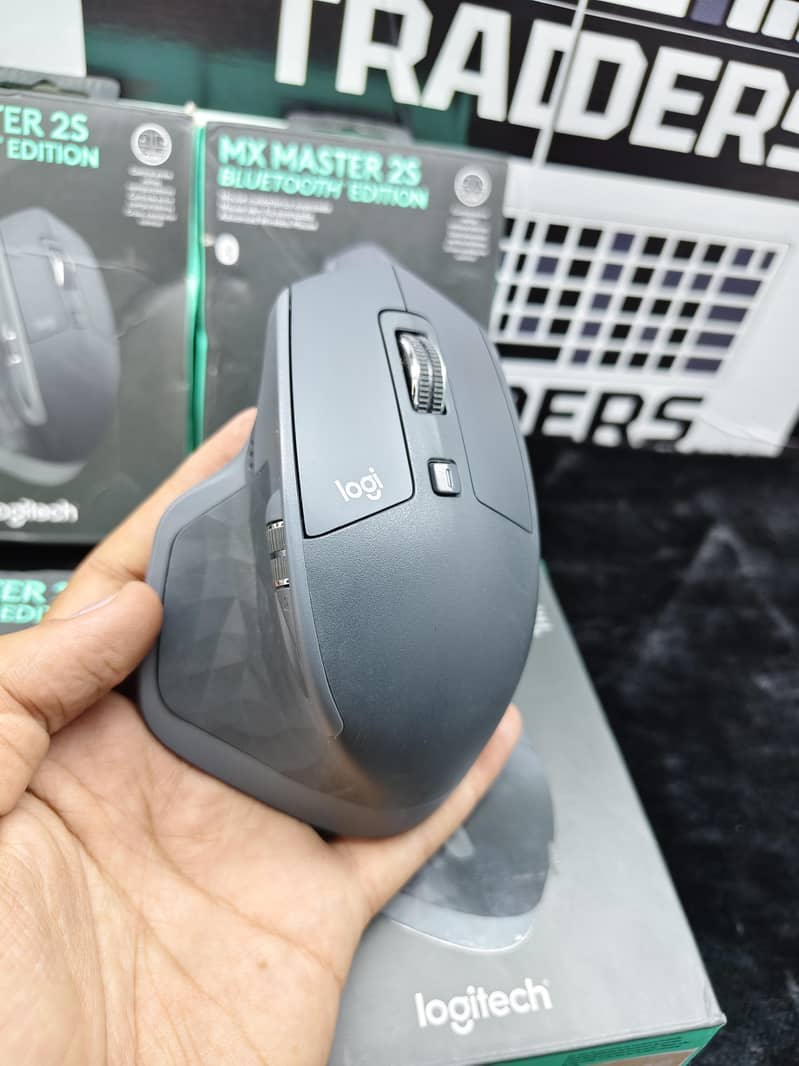Logitech Mx Master 2s mouse Bluetooth wireless rechargeable 4
