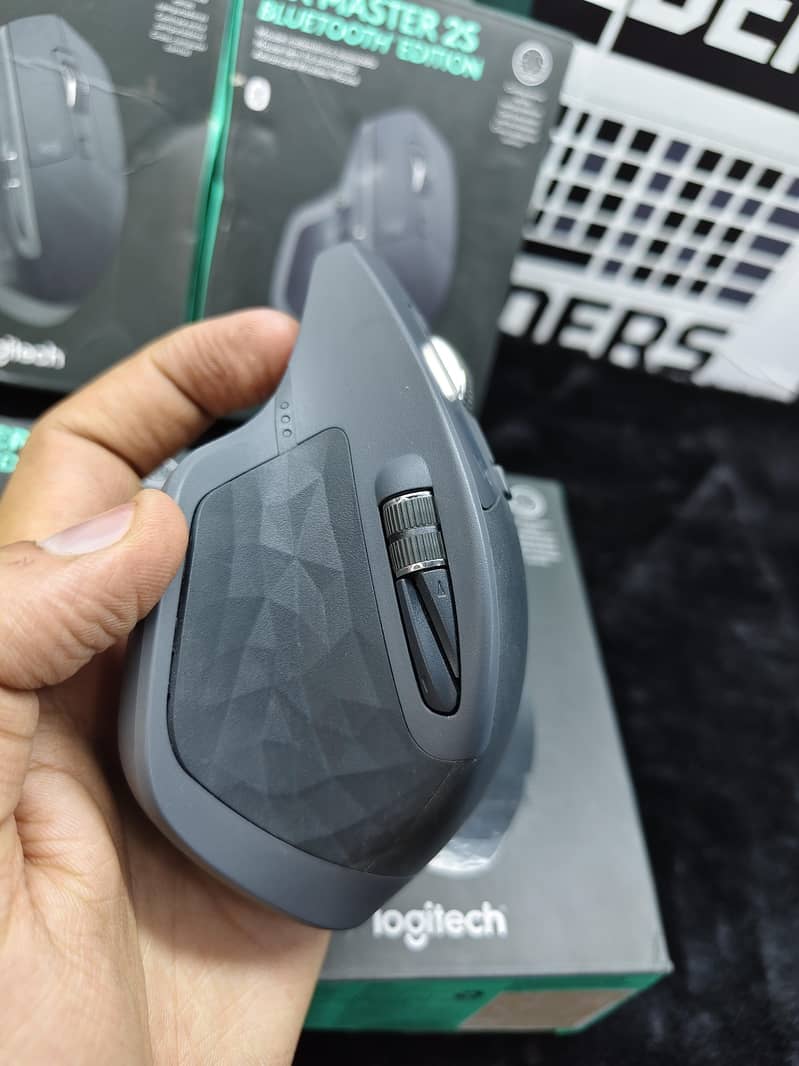 Logitech Mx Master 2s mouse Bluetooth wireless rechargeable 5