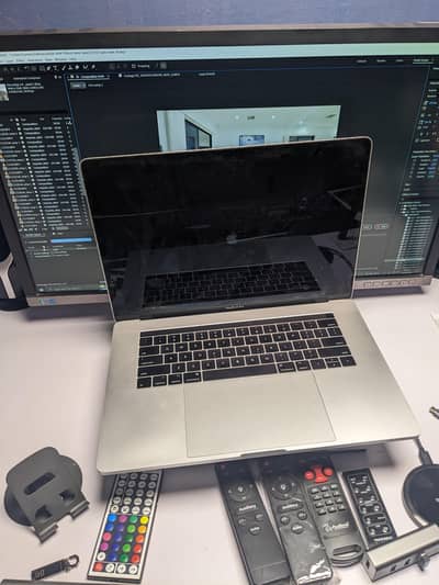MacBook pro 2017  16inch intel core i7 512/16 4GB GPU