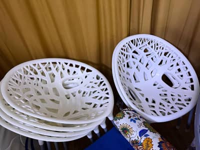 plastic chairs almost new