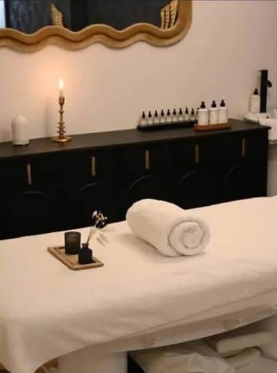 Need Female For Spa & Saloon