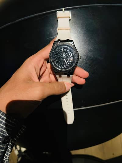 black and white rim watch
