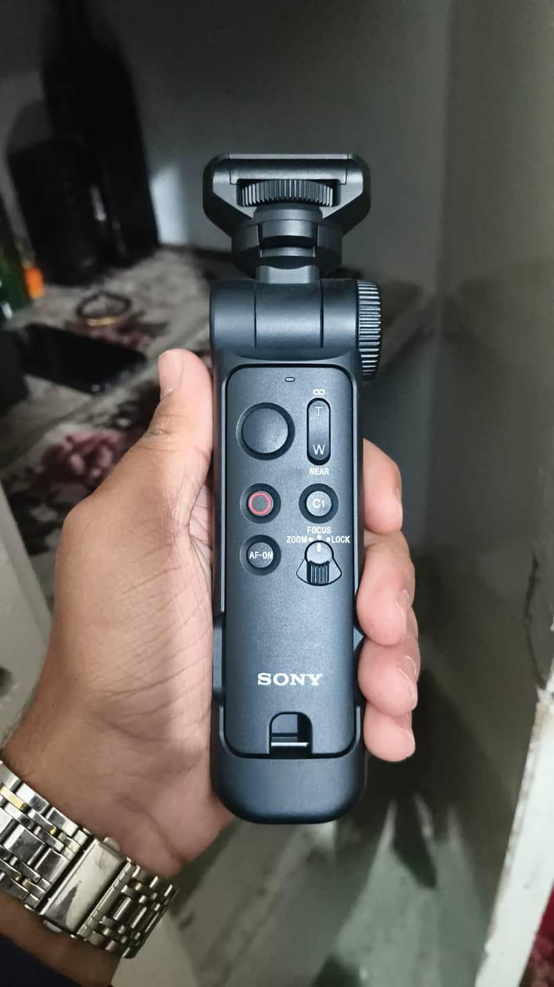 Sony Multi-function shooting grip 0