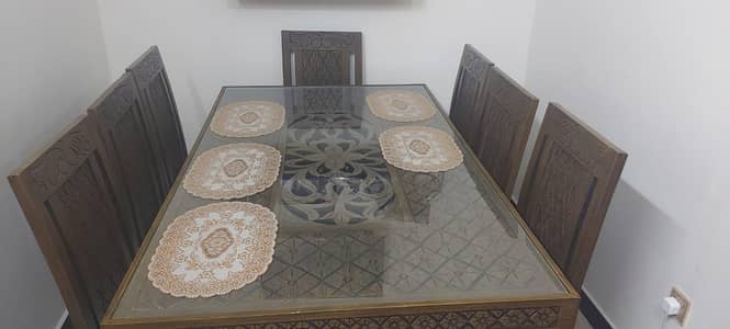 8 seater dinnig table