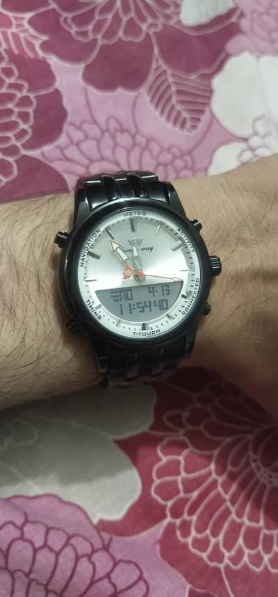 orignal branded wach ha sharja se li thi bilkul new