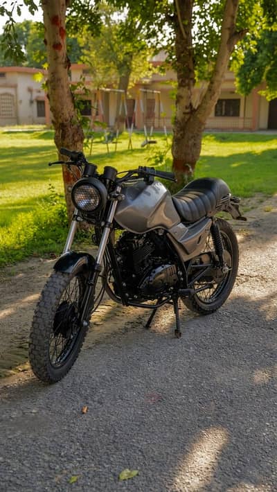 Suzuki GS 150 Cafe Racer Modified