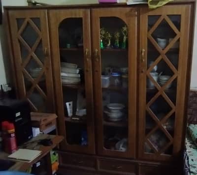 Showcase for crockery