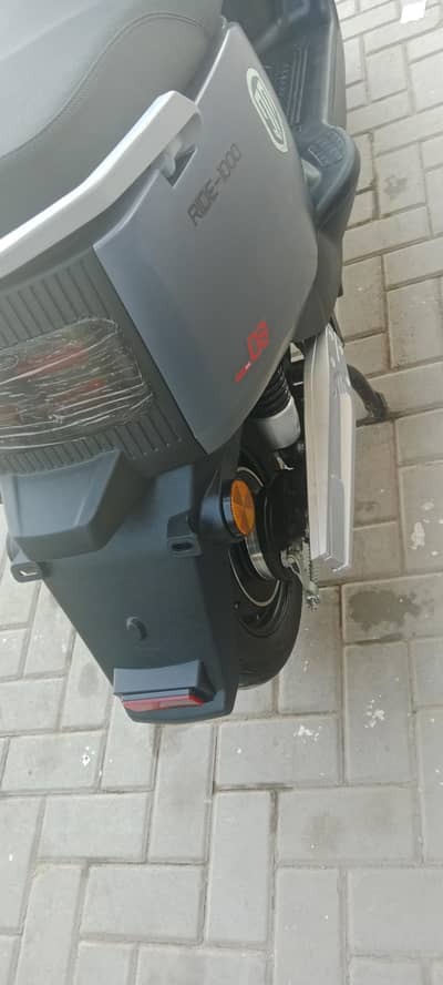 ELECTRIC SCOOTY MZYDAR RIDE