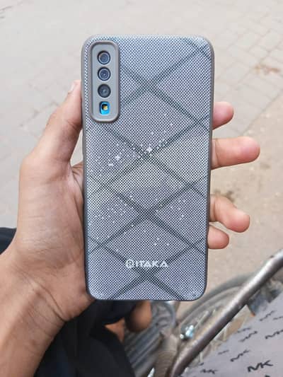 SAMSUNG A50 6/128 (EXCHANGE POSSIBLE)