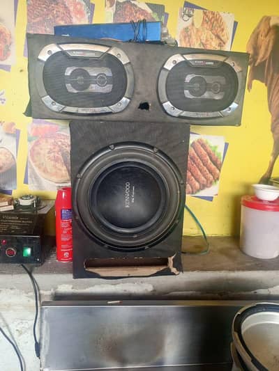 2 speaker 1 woofer and 1 emplofier