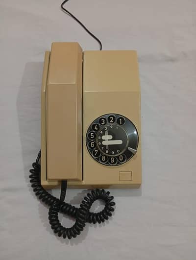Antique telephone set