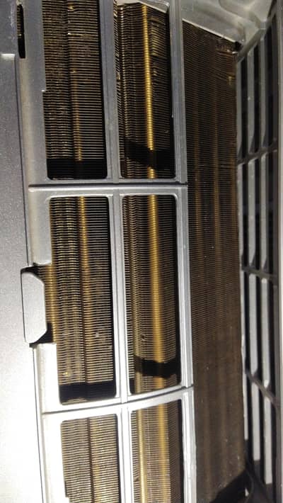 Gree 1 ton inverter Ac heat and cool like brand new