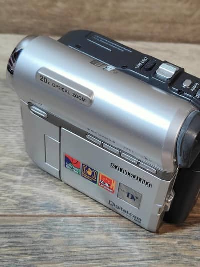 Samsung VP-D351 Compact MiniDV Camcorder Silver