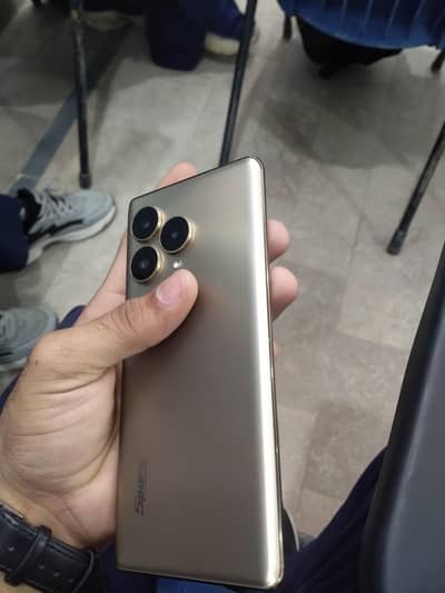 sparxs edge 20 condition 10/10 8/256 hai balkol hai 9 month warranty m