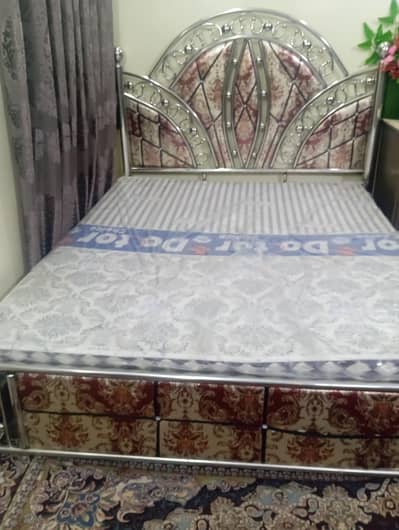 Bed in good condition