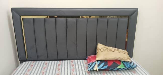 Velvet Bed dressing For SaLe in Just 40k Brand new Condition