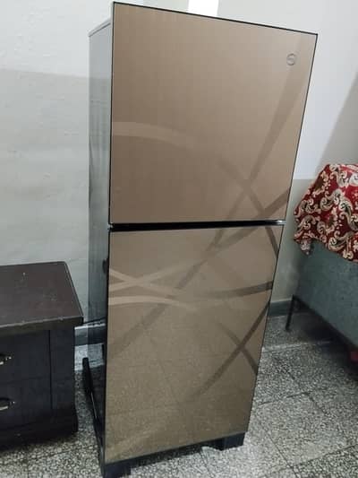 Pel glass door refrigerator In excellent condition in small size