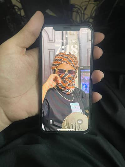 IPHONE XS FACTORY UNLOCK NON PTA 64 GB