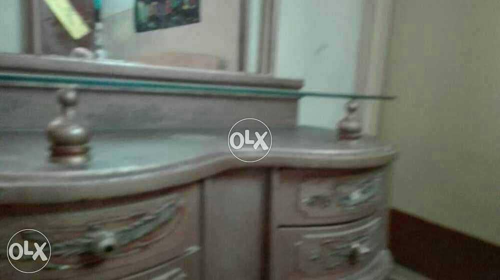 dressing table + cupboard 0