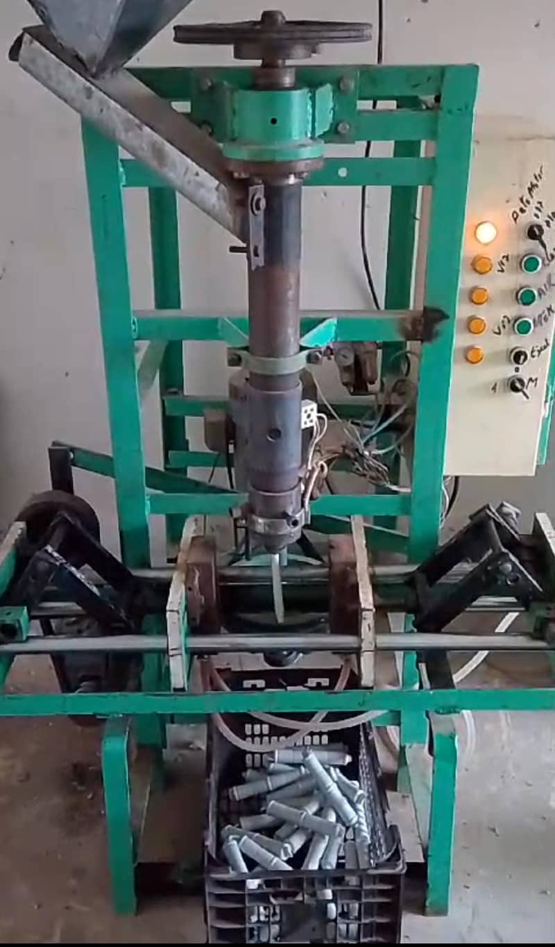 MOLDING MACHINE 1