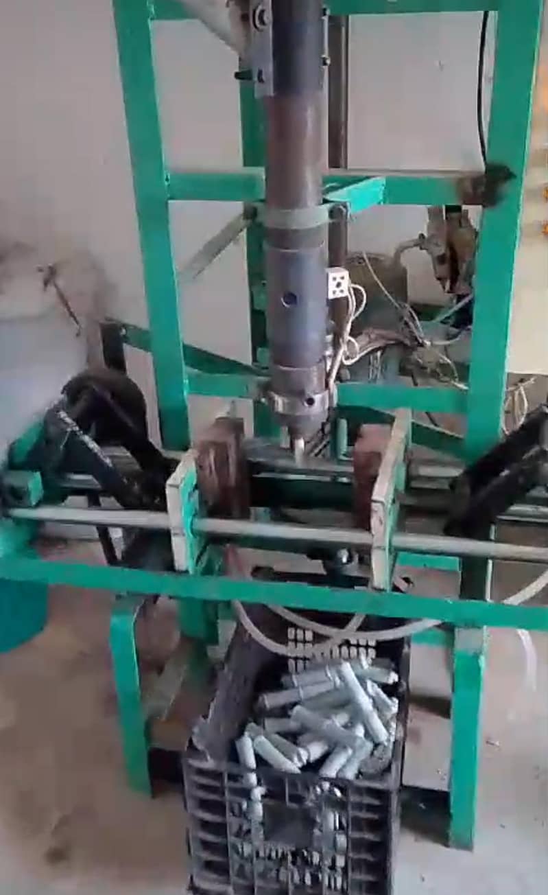 MOLDING MACHINE 2