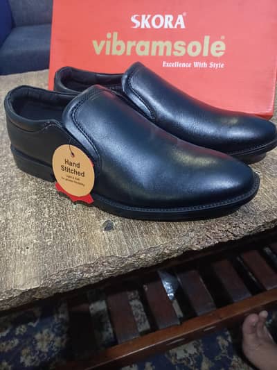 new shoes ha jis ke liyee thee Us ka size koi or tha shoes best ke ha