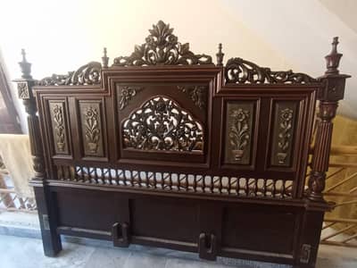 wooden bed set (extremely beautiful)