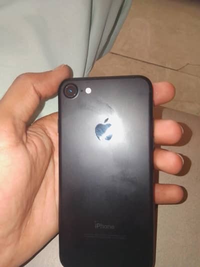 iphone 7 all okay 10/10 condition no fault