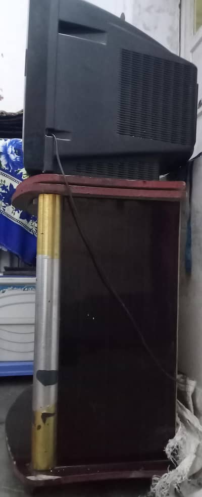 21 Inch TV with TV Stand