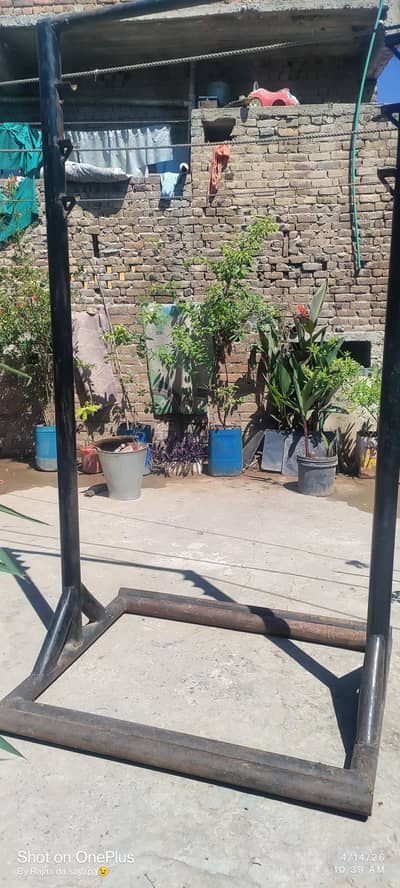 jhula stand  majbut lohe ke sath hai. hight iski 8 inch used hai jis