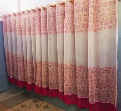 SET OF 4  STYLISH  JORJET CURTAINS.