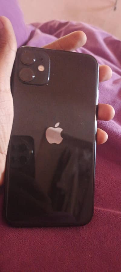 10/9 CONDITOIN. IPHONE11 FOR SLAE