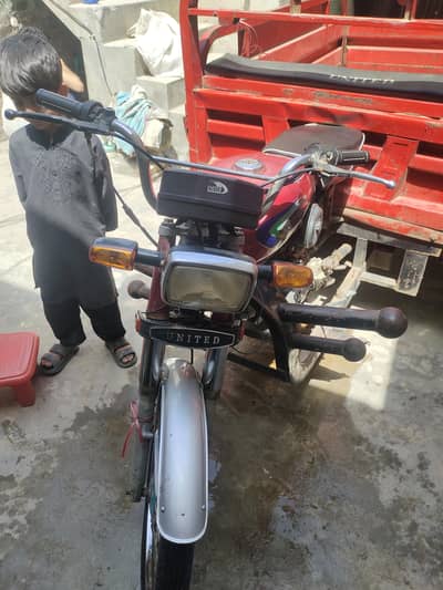 ek dum fit ha Koi kam ni hony wala