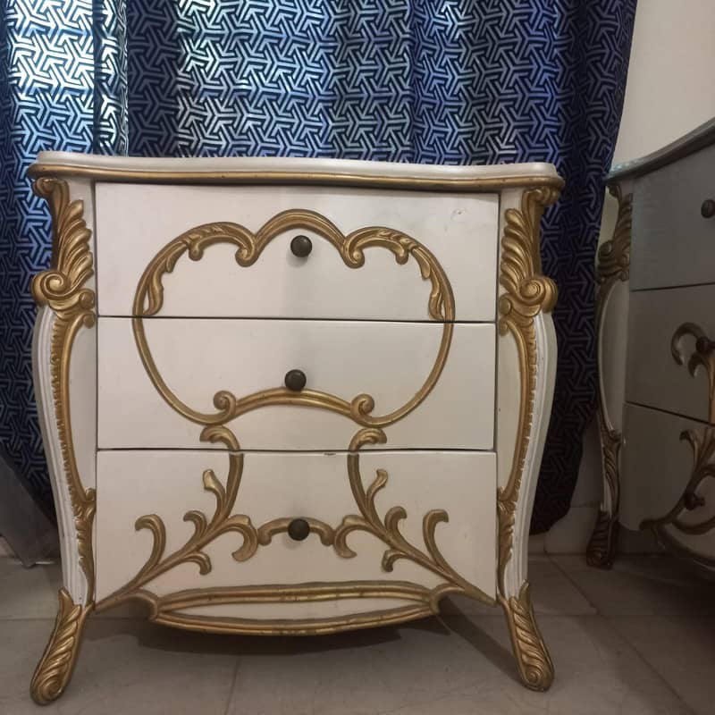 Bed with Singhar Table 1