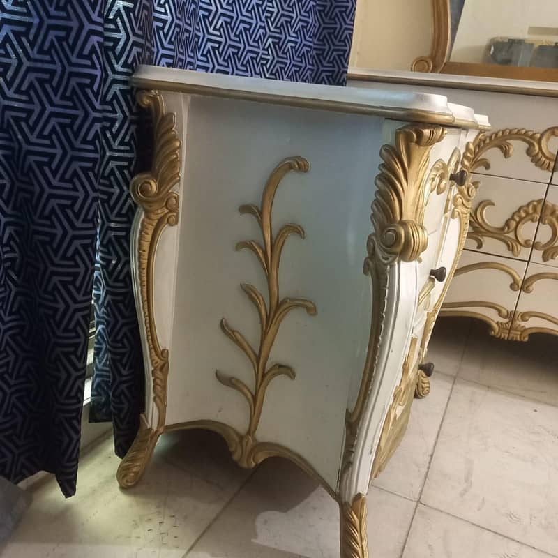 Bed with Singhar Table 2