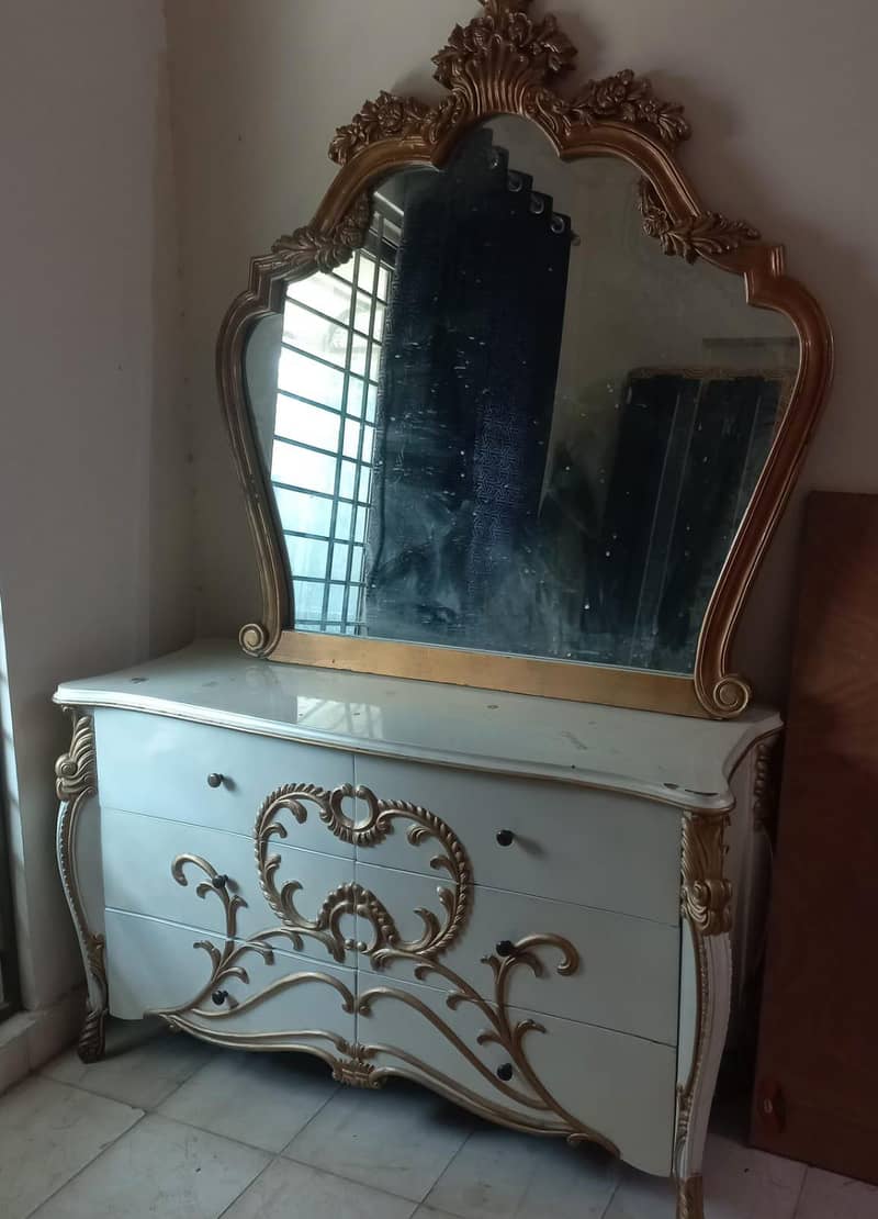 Bed with Singhar Table 3