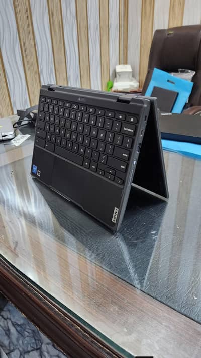 Lenovo 2nd gen 300e 4gb ram 32gb Touch screen 360 flip