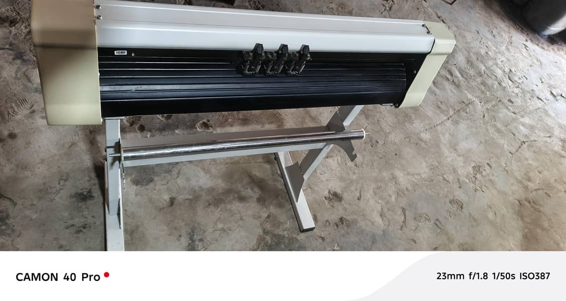 Cutting Plotter with Computer 1